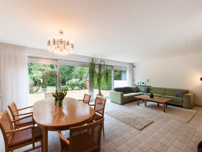 Essplatz ausziehbar auf bis 10 10 Sitzplätze und gemütliches Ecksofa mit einer Schlafmöglichkeit (ausziehbare Liegefläche)